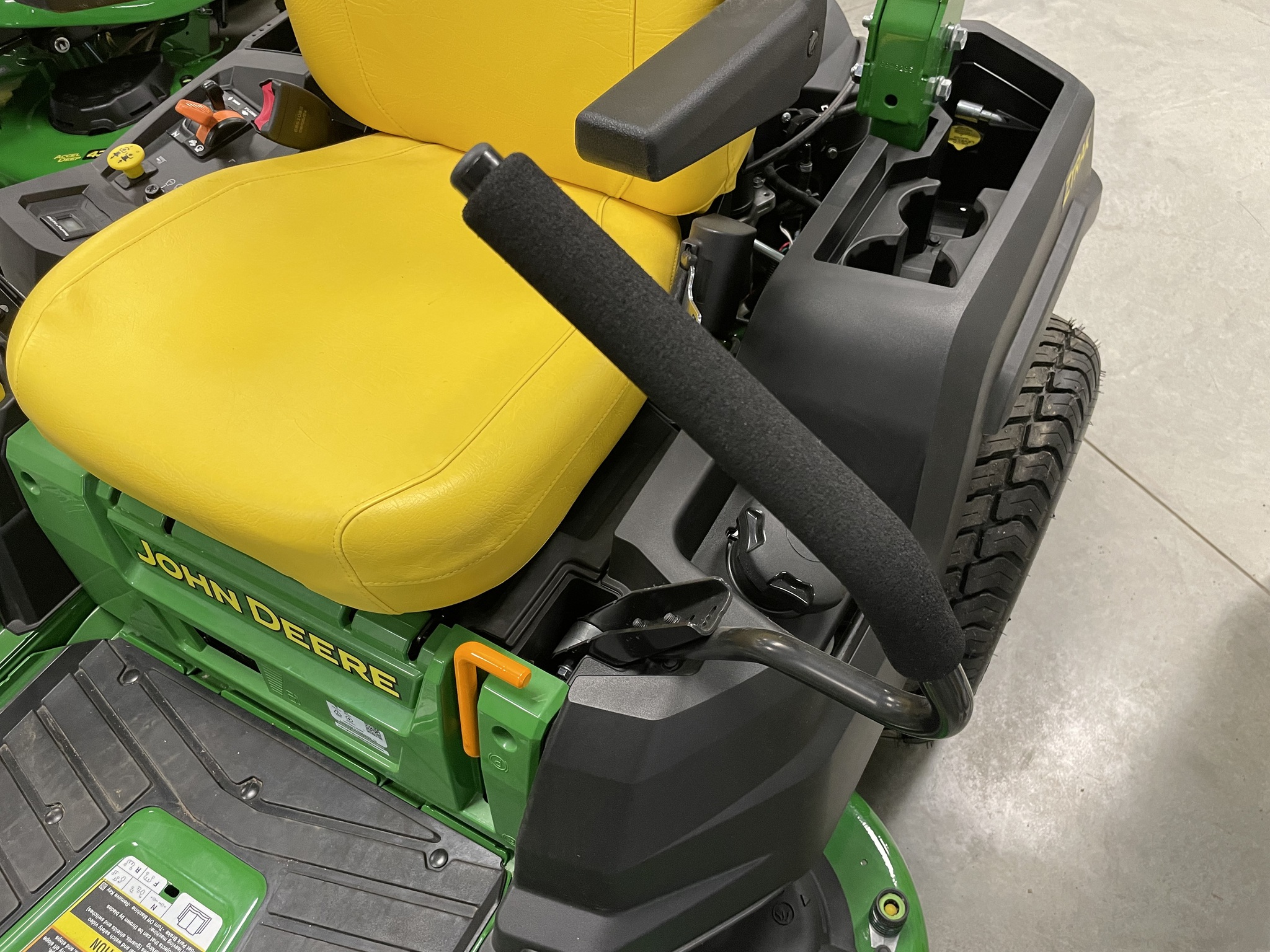 2025 John Deere Z530M Image 5