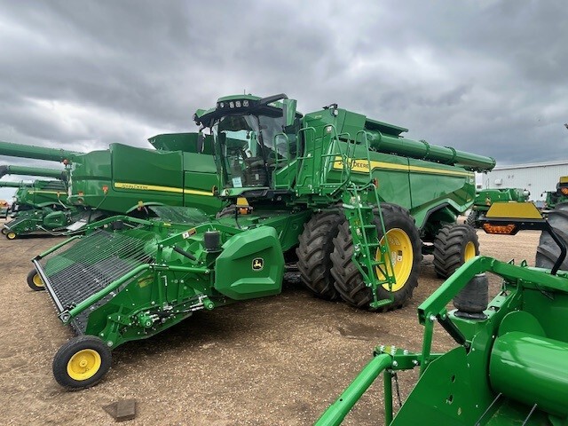 2025 John Deere X9 1100 Image 1