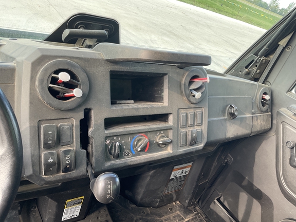 2025 John Deere XUV 845M - Photo17