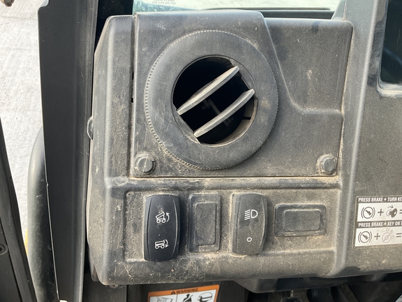 2025 John Deere XUV 845M - Photo18