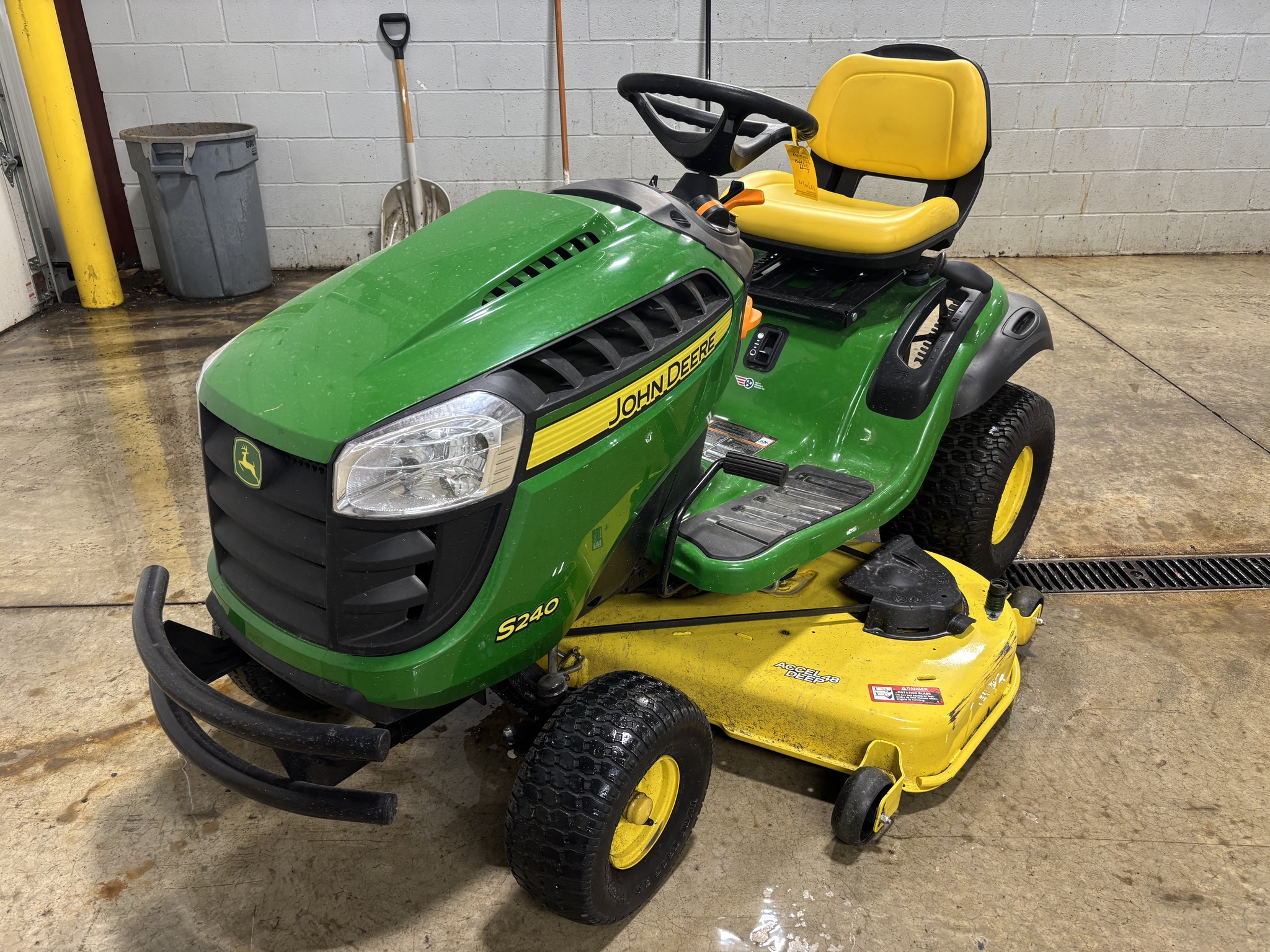 Used 2018 John Deere S240 Lawn & Garden Tractors at Koenig Equipment in Botkins, OH - PhotoXL0