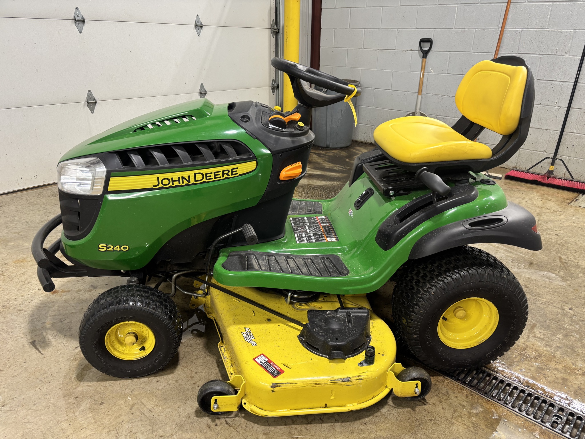 Used 2018 John Deere S240 Lawn & Garden Tractors at Koenig Equipment in Botkins, OH - PhotoXL6