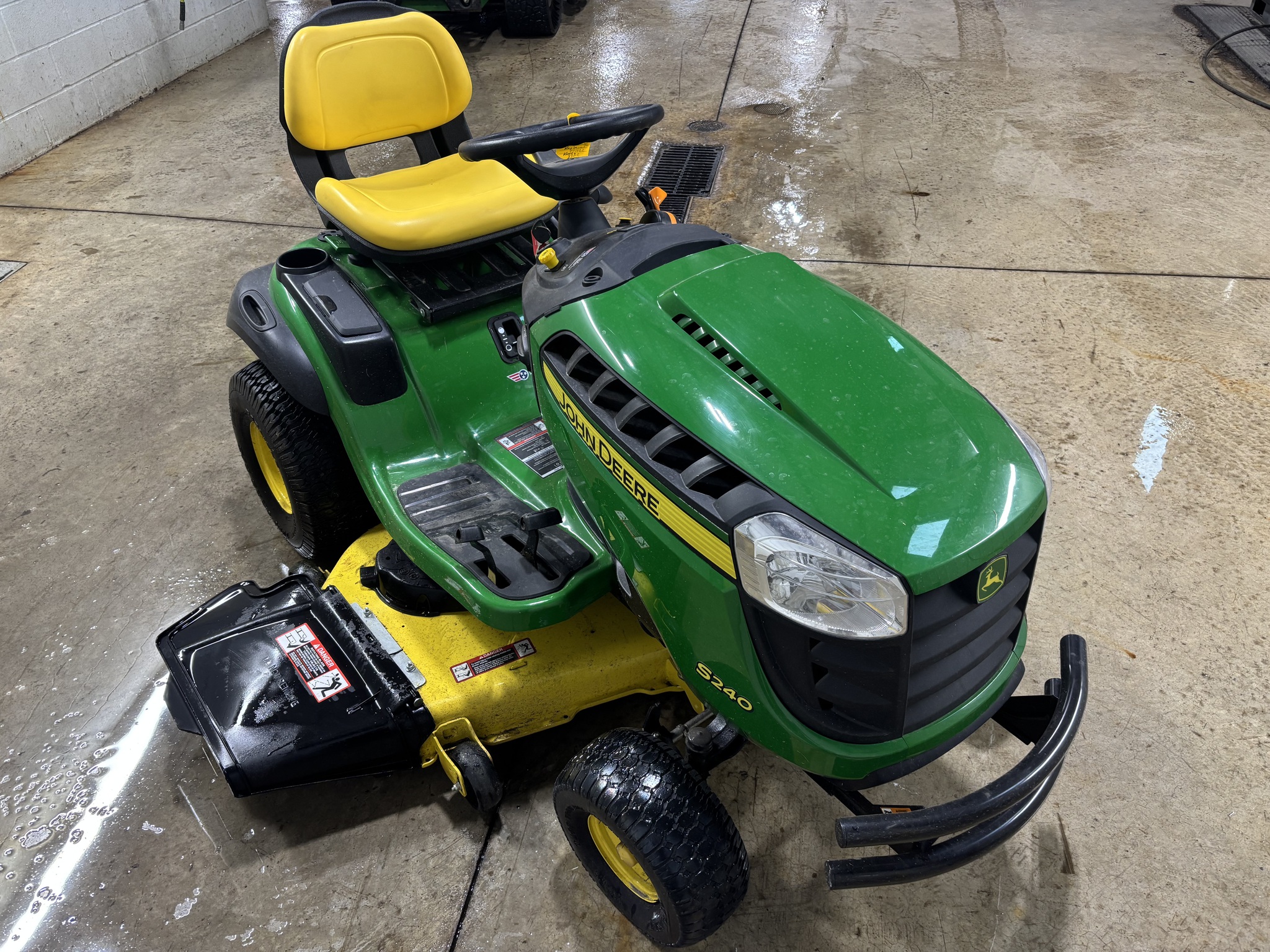 Used 2018 John Deere S240 Lawn & Garden Tractors at Koenig Equipment in Botkins, OH - PhotoXL2