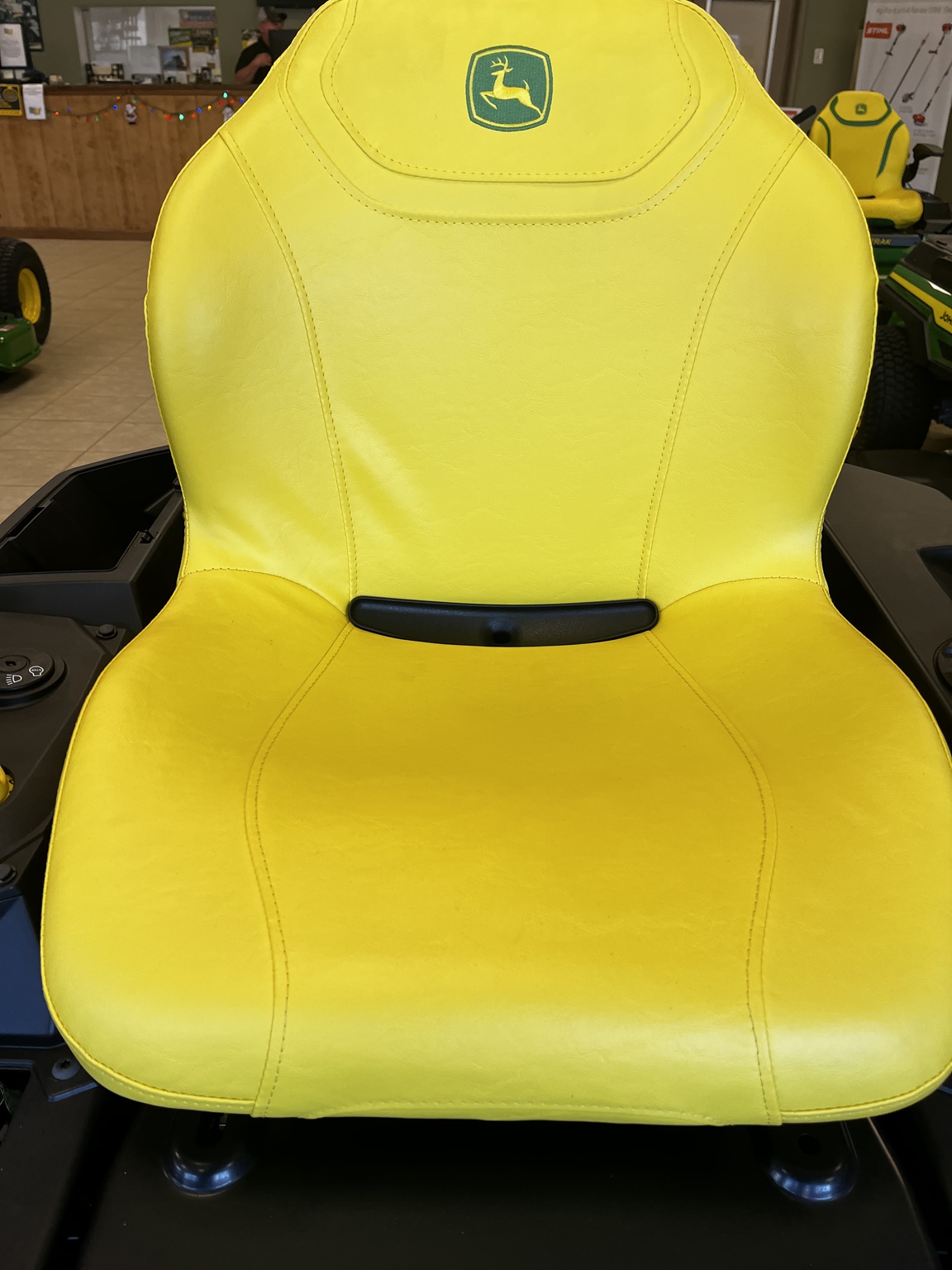 2025 John Deere Z325E Image 3