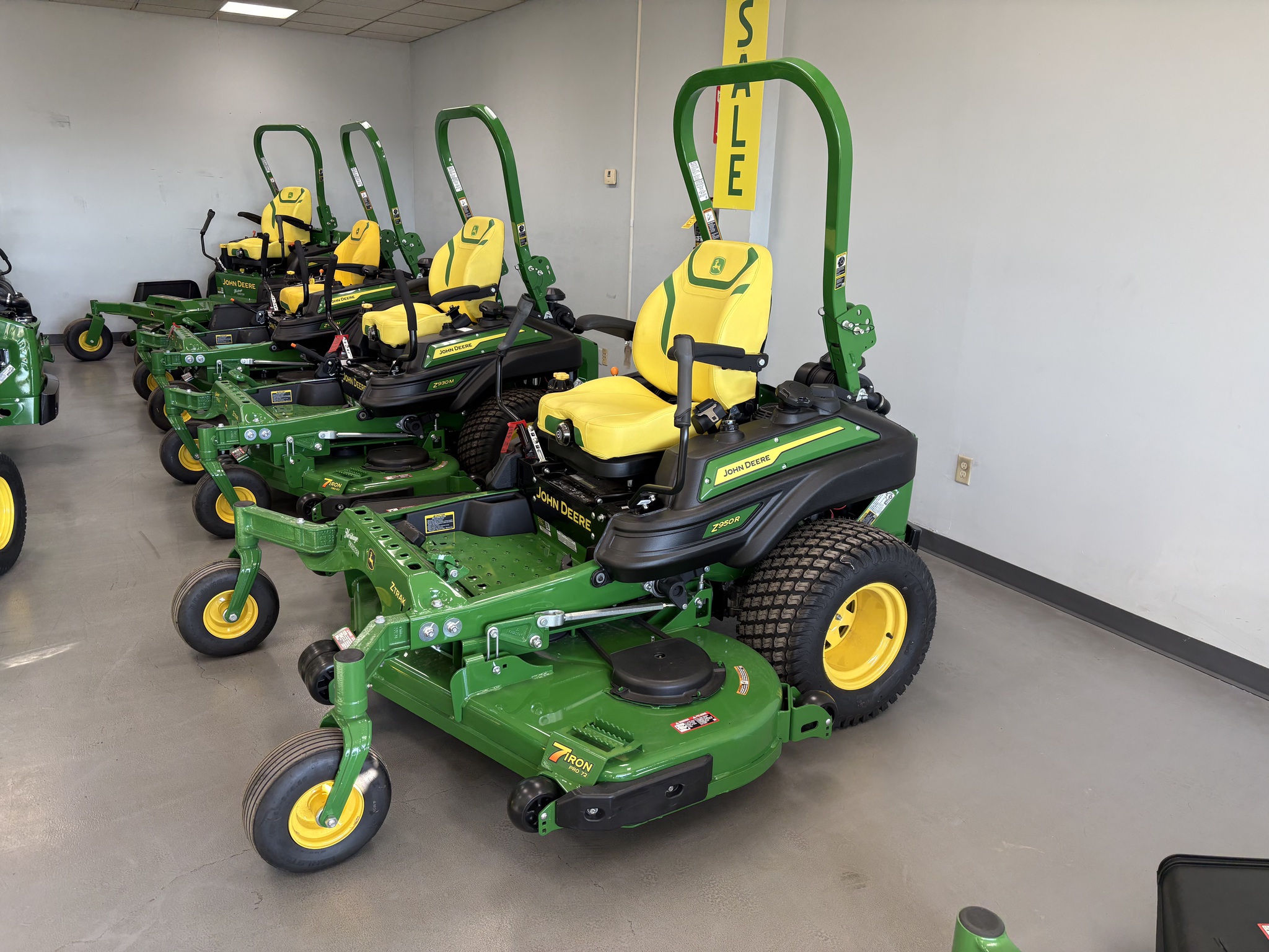  2025 John Deere Z950R at Heritage Tractor in Bloomington, IL