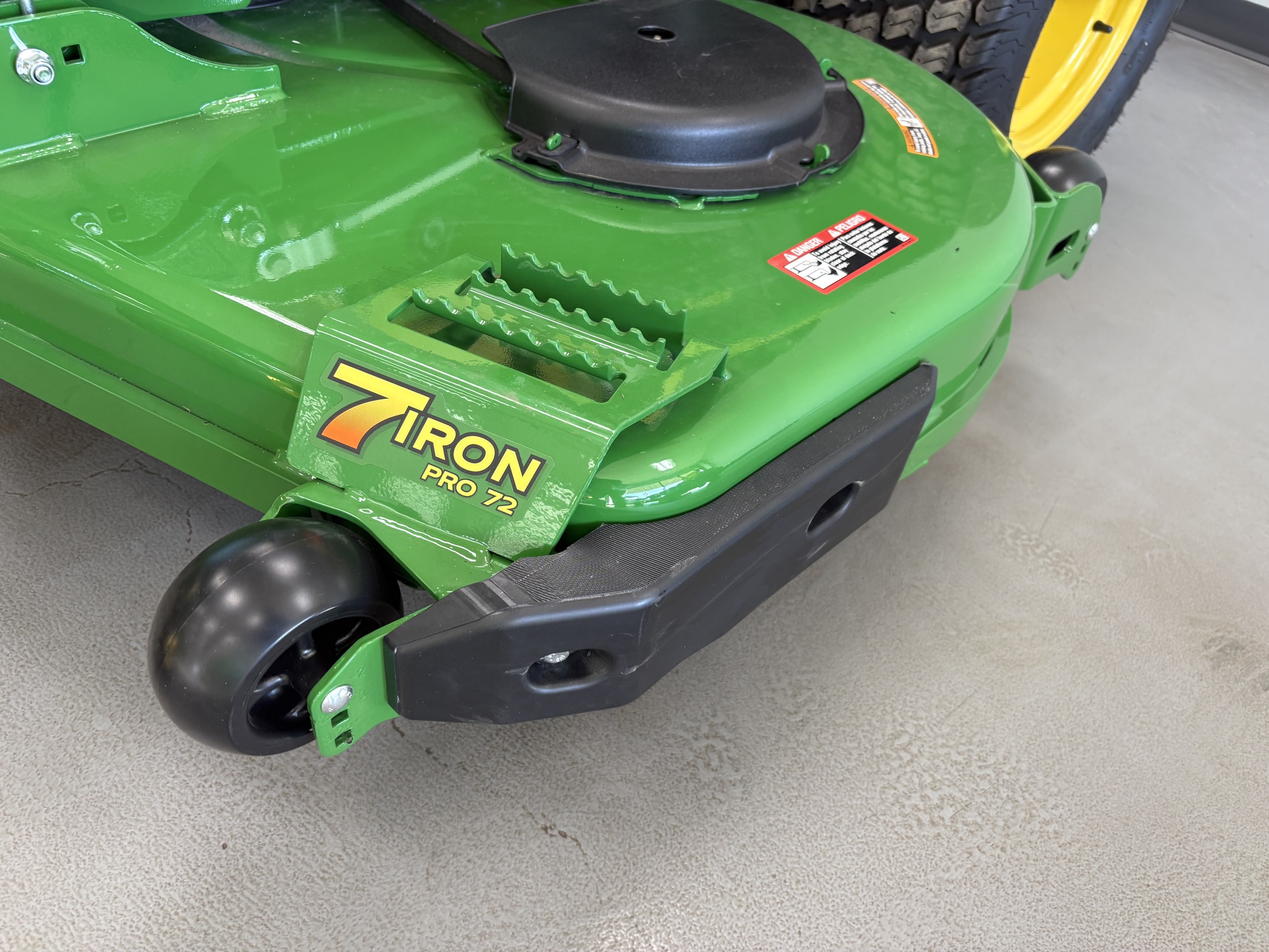  2025 John Deere Z950R at Heritage Tractor in Bloomington, IL