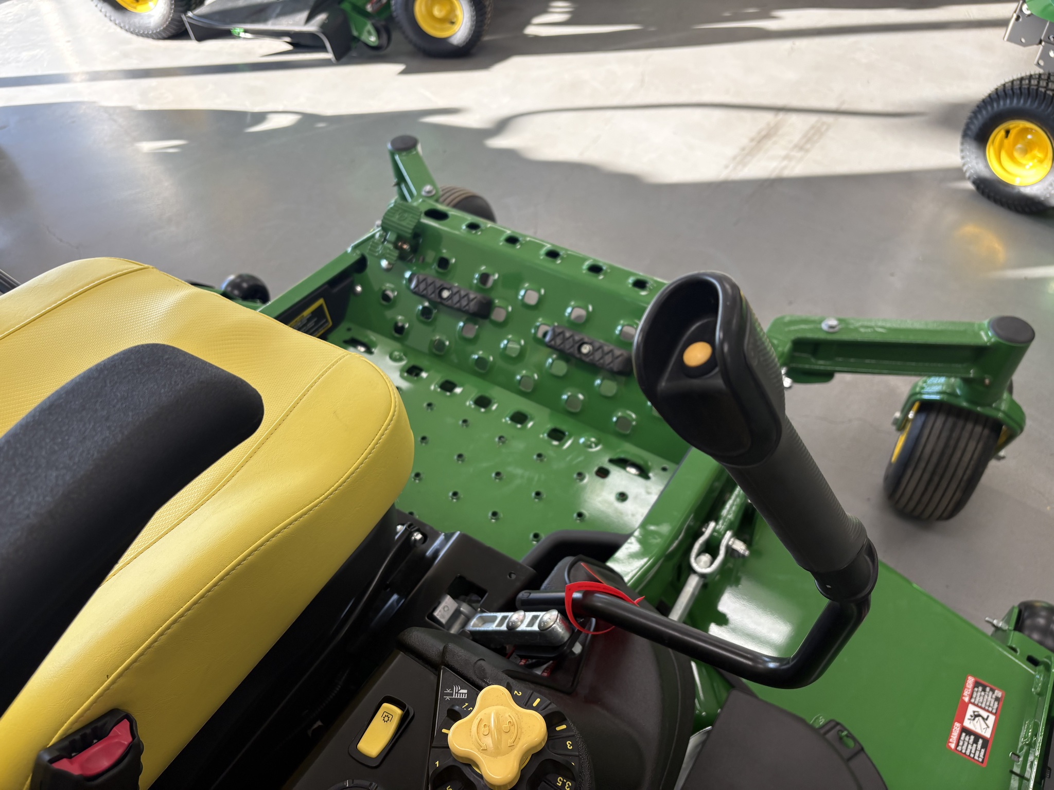  2025 John Deere Z950R at Heritage Tractor in Bloomington, IL