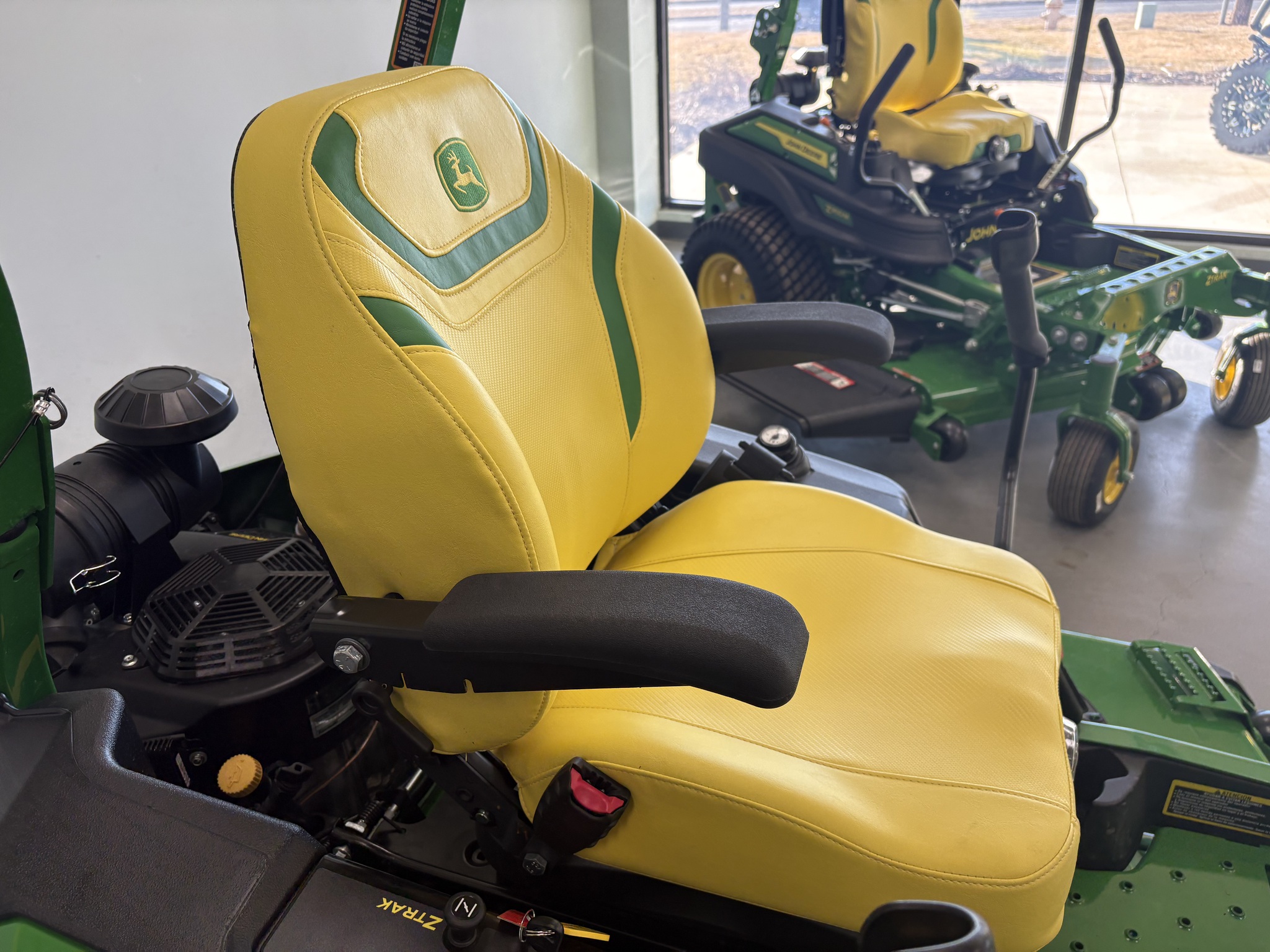  2025 John Deere Z950R at Heritage Tractor in Bloomington, IL