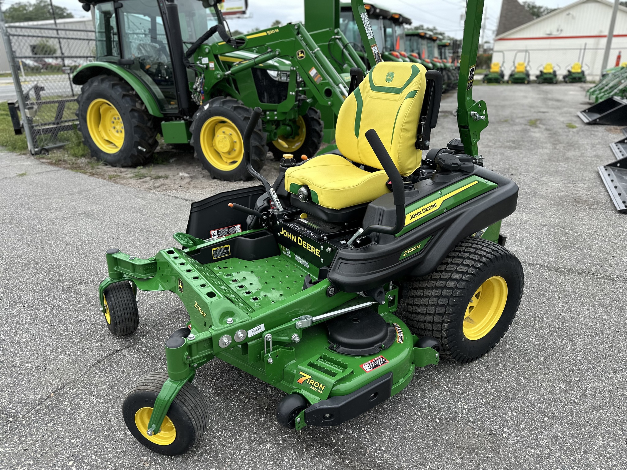 2025 John Deere Z920M Image 3