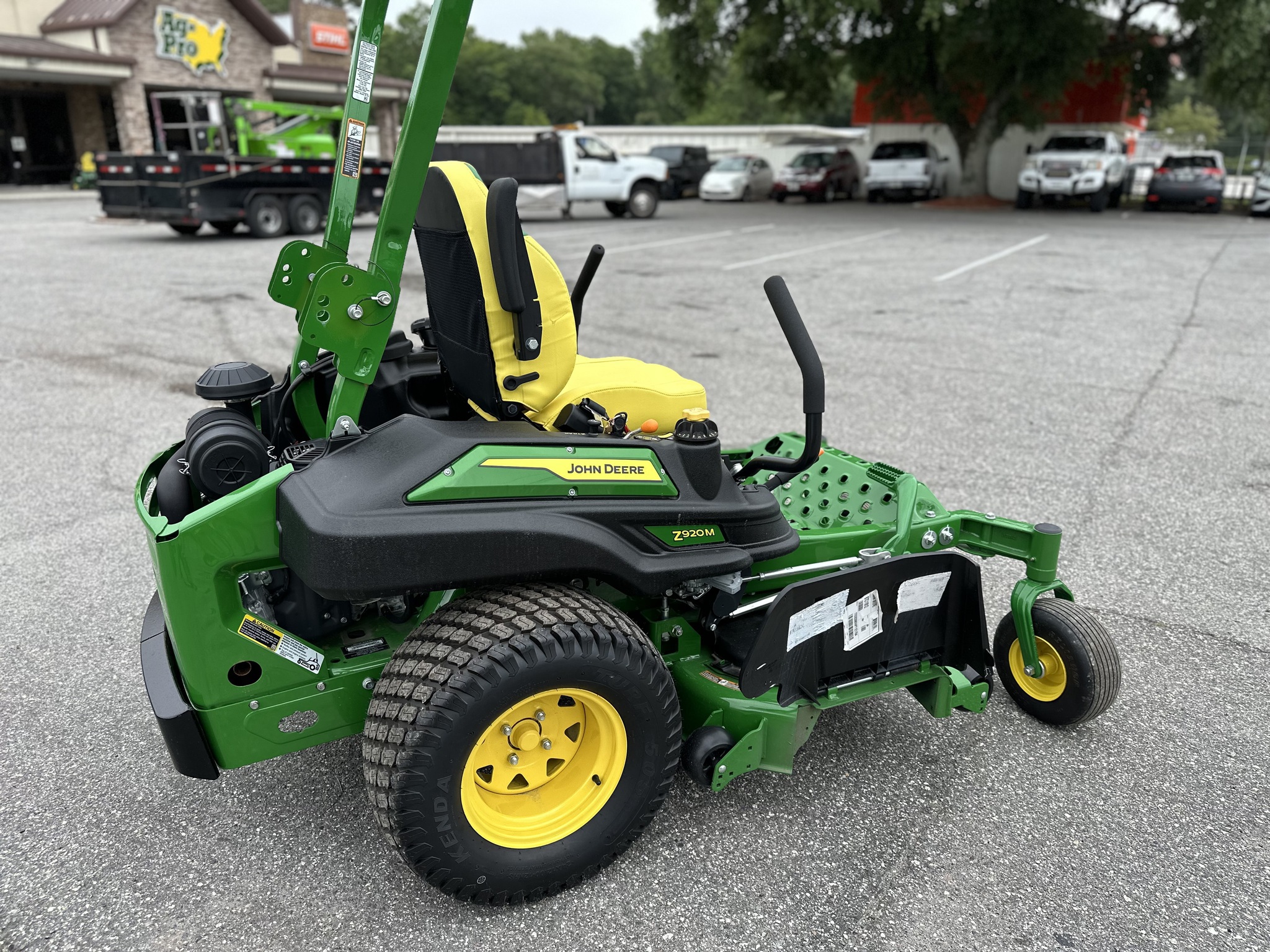 2025 John Deere Z920M Image 4