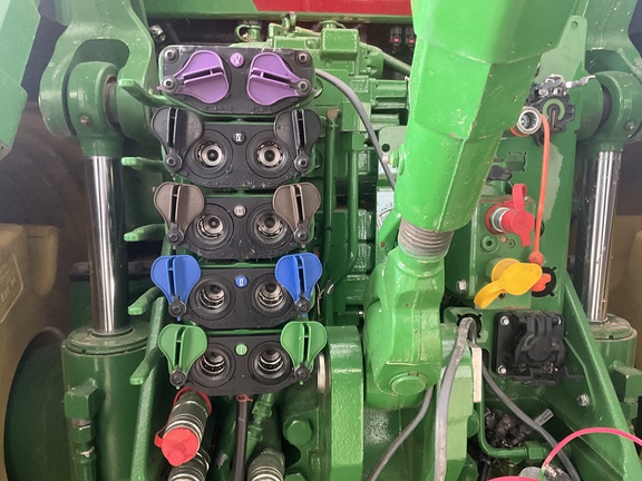 Photo of 2023 John Deere 8R 410