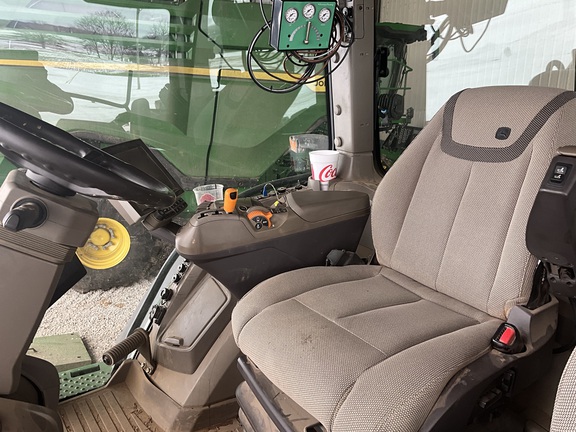 Photo of 2023 John Deere 8R 410