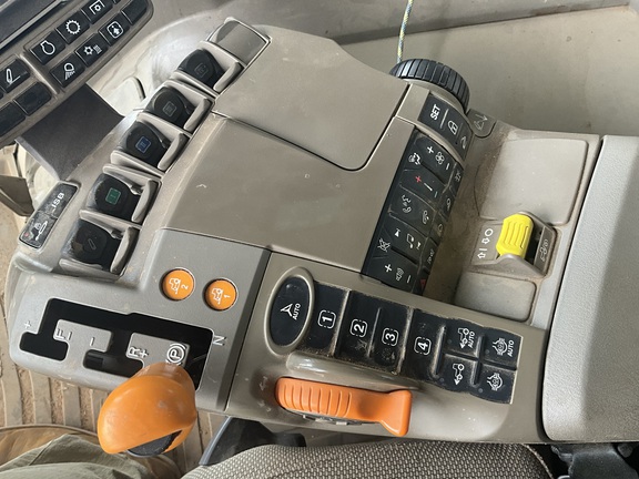 Photo of 2023 John Deere 8R 410