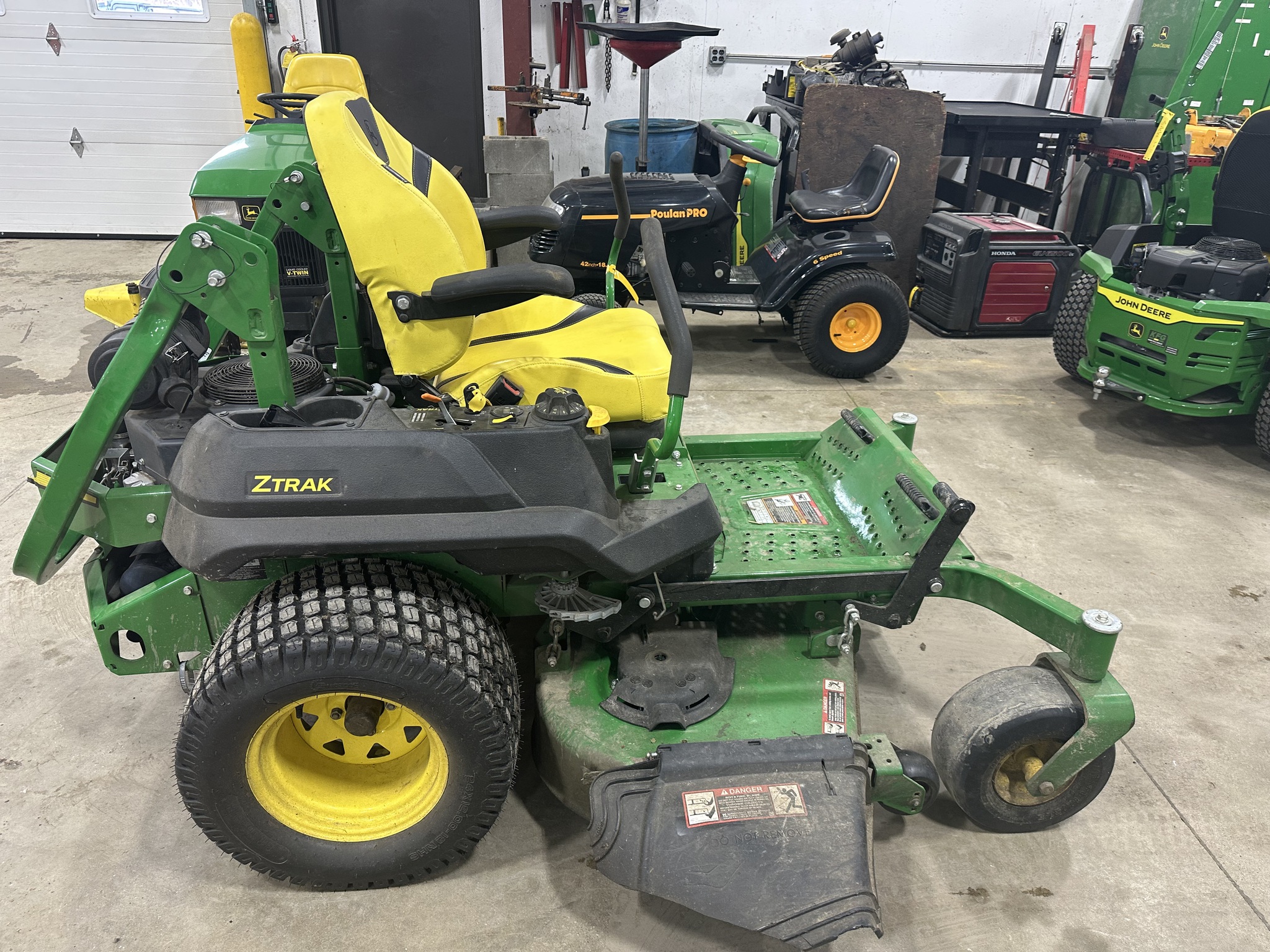 2020 John Deere Z740R Image 8