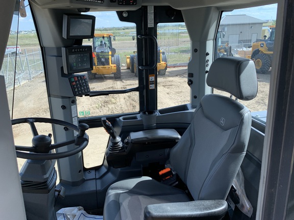 2024 John Deere 544 P