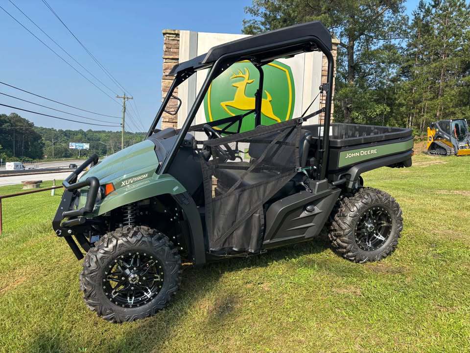 2025 John Deere XUV590M Gator Image 2