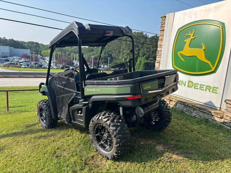 2025 John Deere XUV590M Gator Image 3
