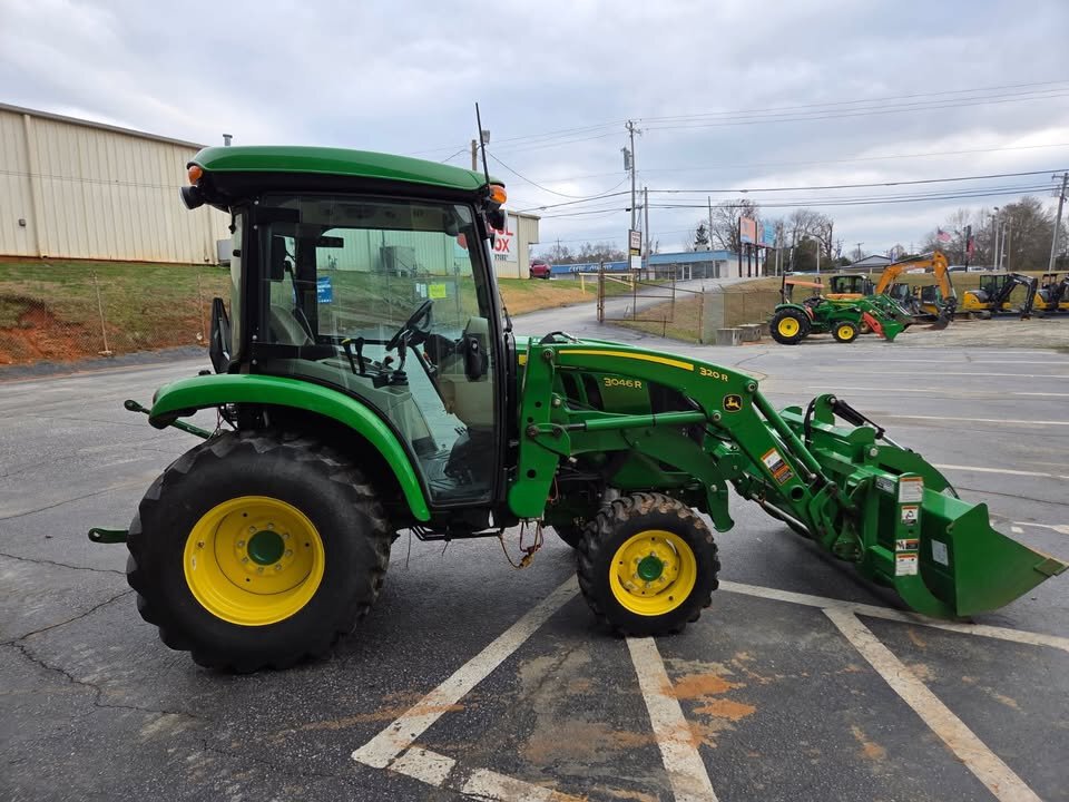 2023 John Deere 3046R Image 4