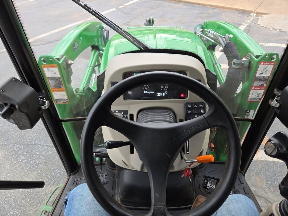 2023 John Deere 3046R Image 8