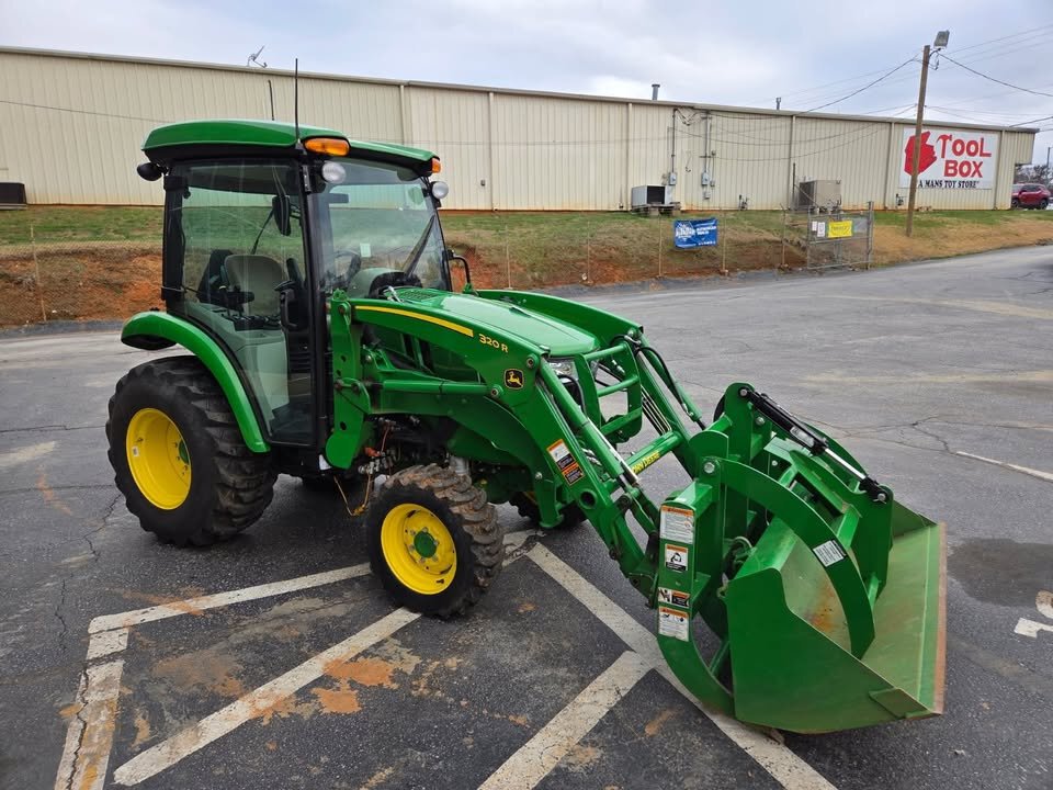 2023 John Deere 3046R Image 5