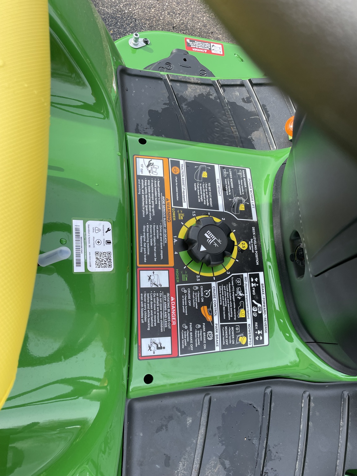 2026 John Deere X580 Image 6