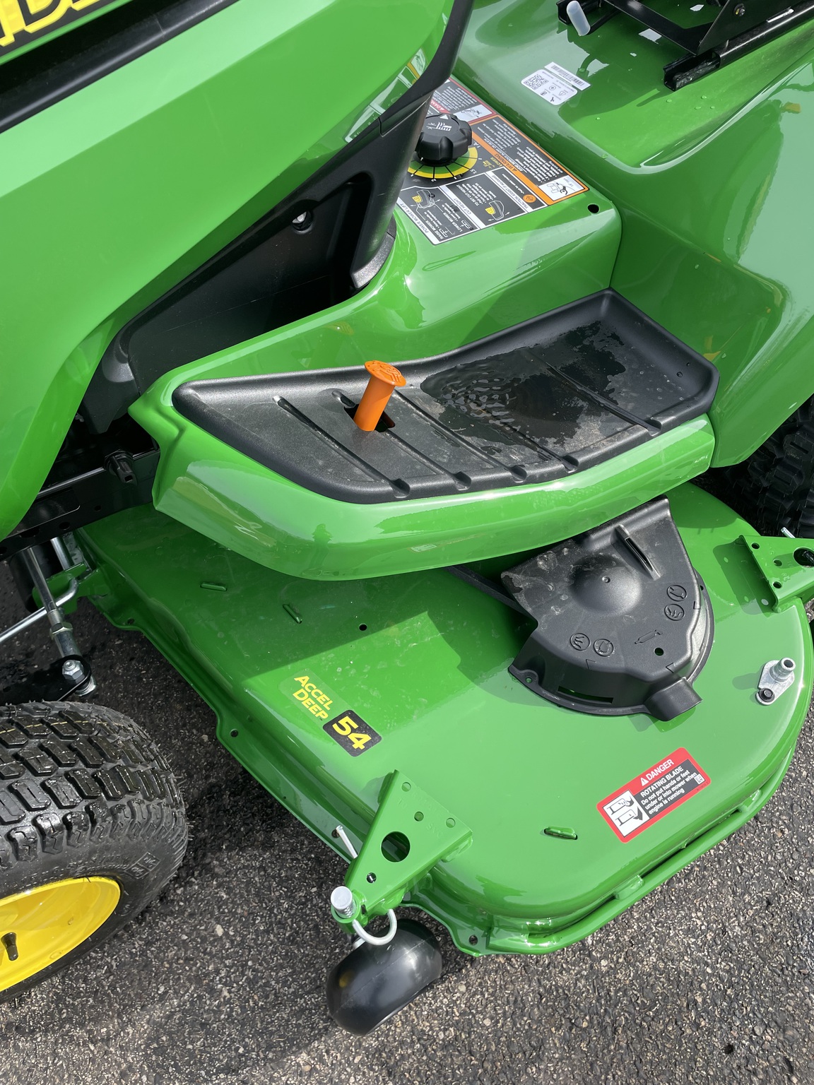 2026 John Deere X580 Image 7
