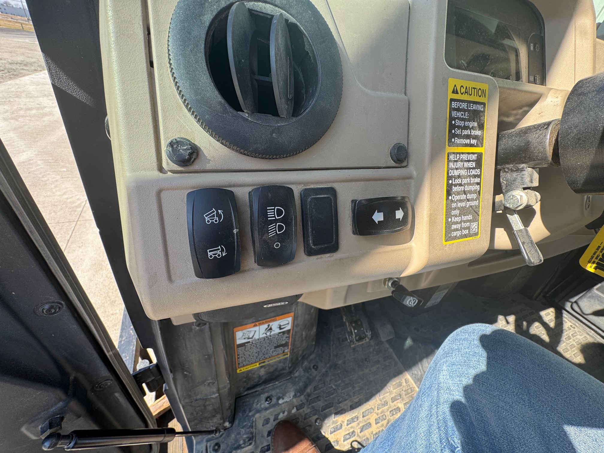 2019 John Deere XUV 835R Image 9
