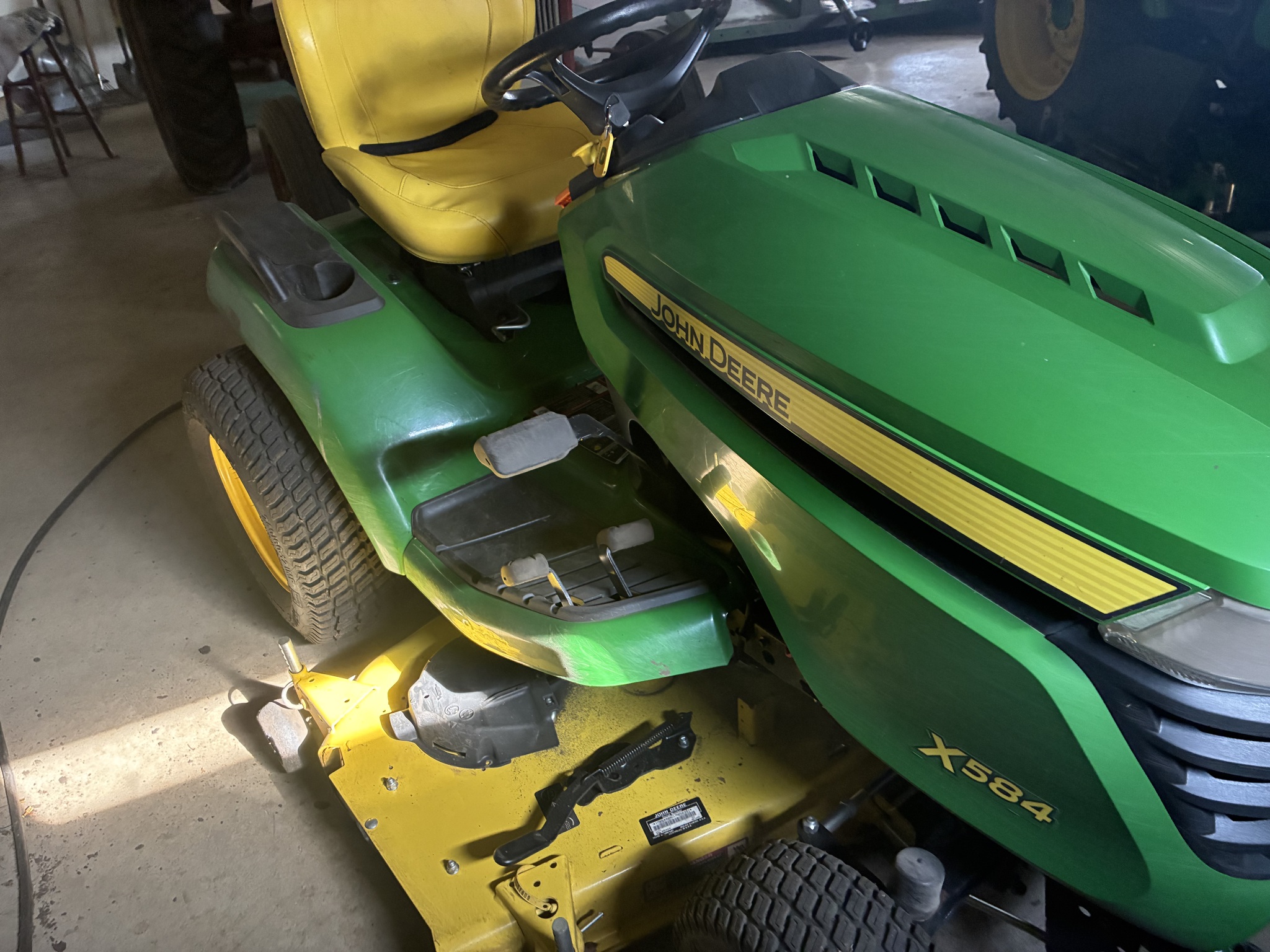 2022 John Deere X584 Image 7