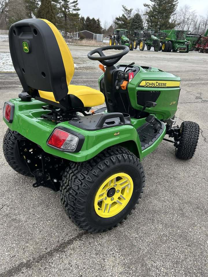2026 John Deere X739 Image 3