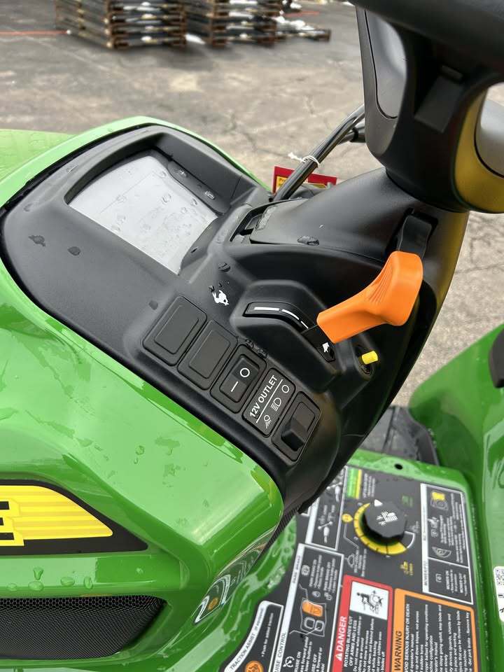 2026 John Deere X739 Image 8