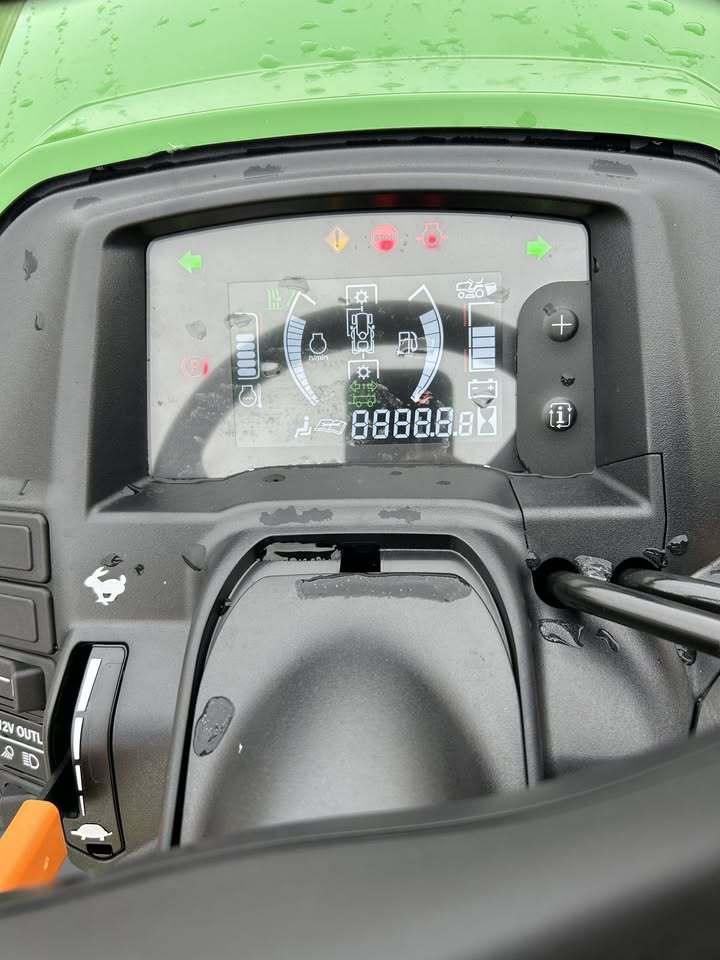 2026 John Deere X739 Image 9