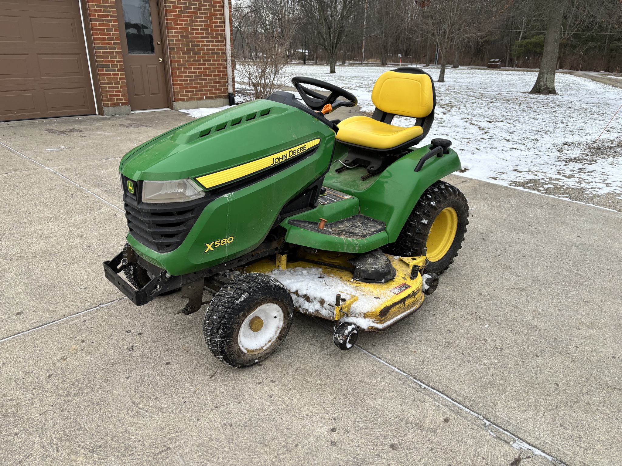 Used 2015 John Deere X580 Lawn & Garden Tractors at Koenig Equipment in Lebanon, OH - PhotoXL0