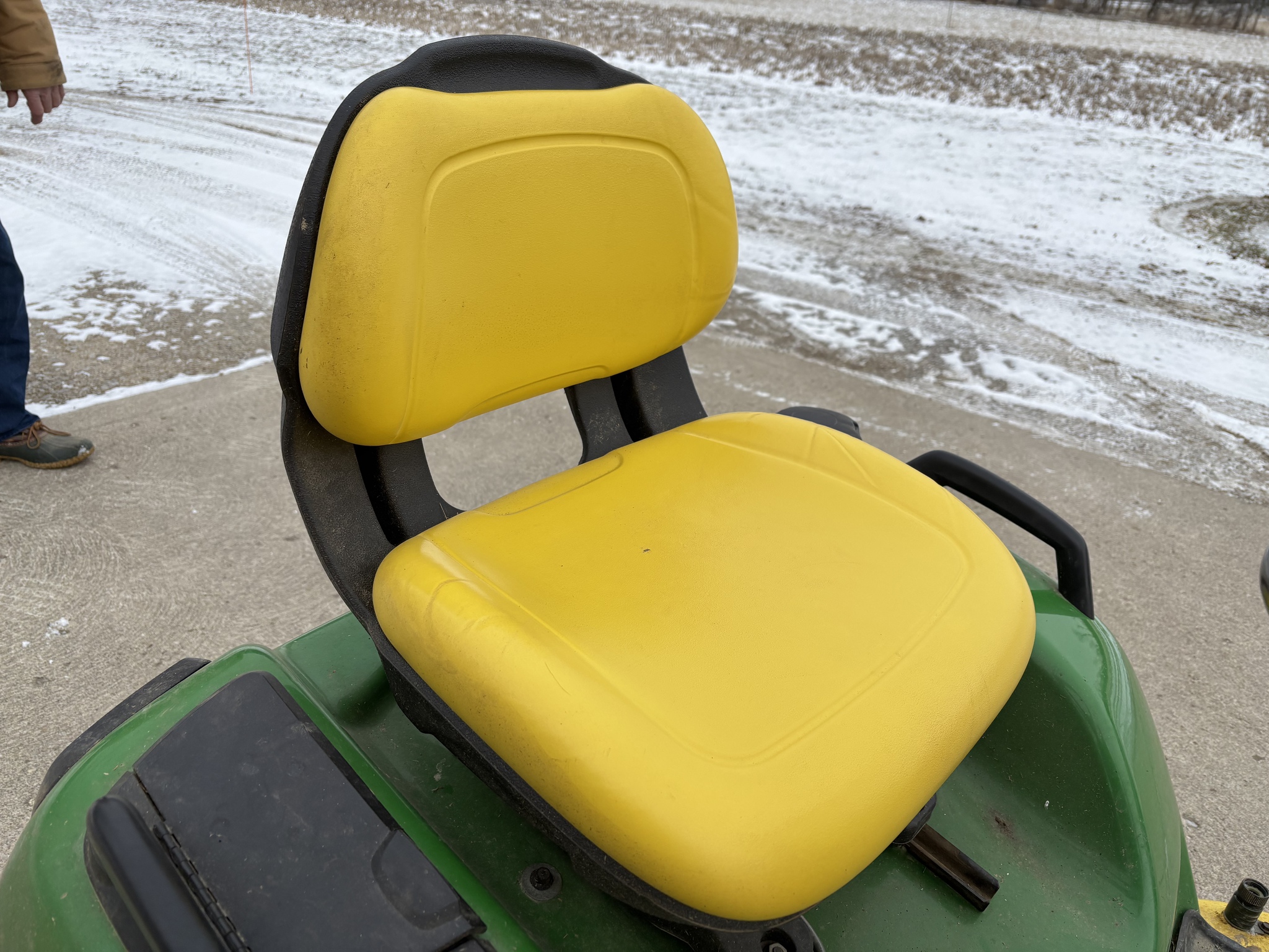 Used 2015 John Deere X580 Lawn & Garden Tractors at Koenig Equipment in Lebanon, OH - PhotoXL14