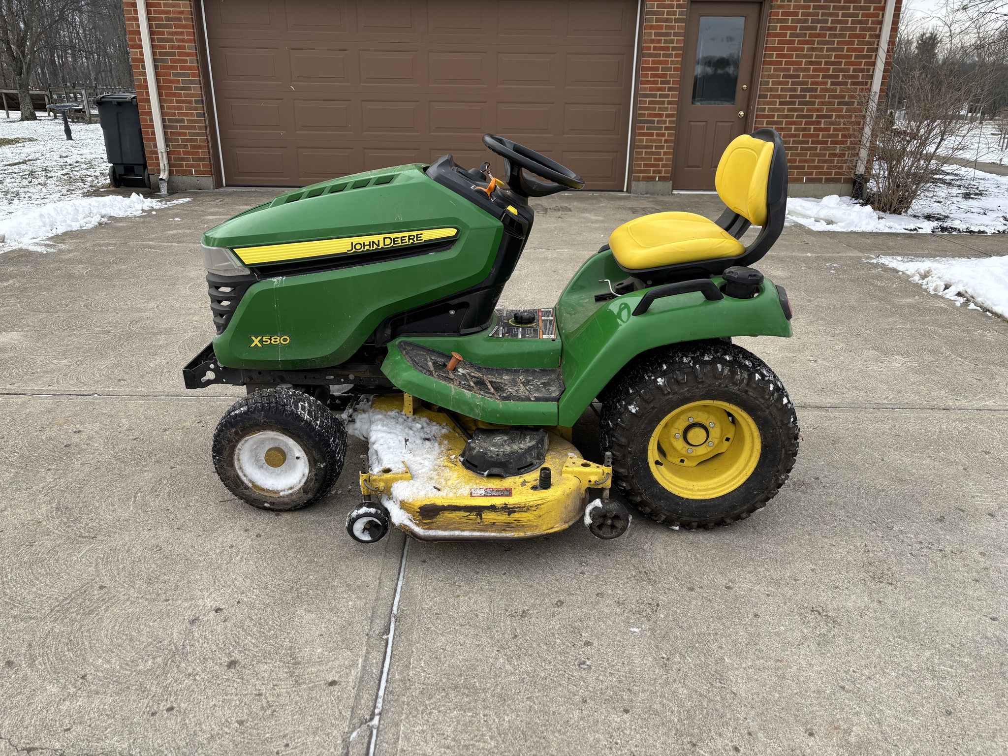 Used 2015 John Deere X580 Lawn & Garden Tractors at Koenig Equipment in Lebanon, OH - PhotoXL1