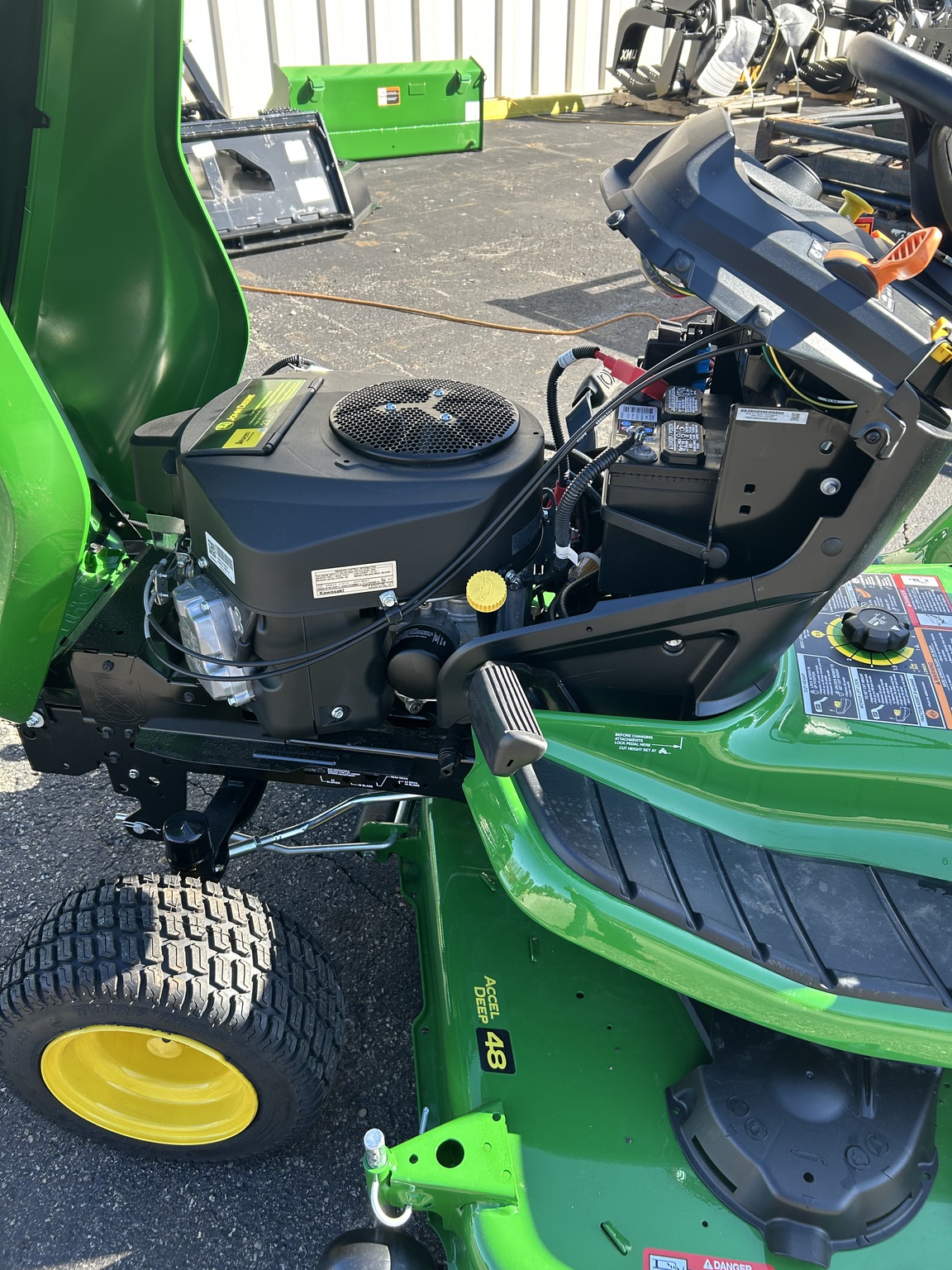 2026 John Deere X380 Image 9