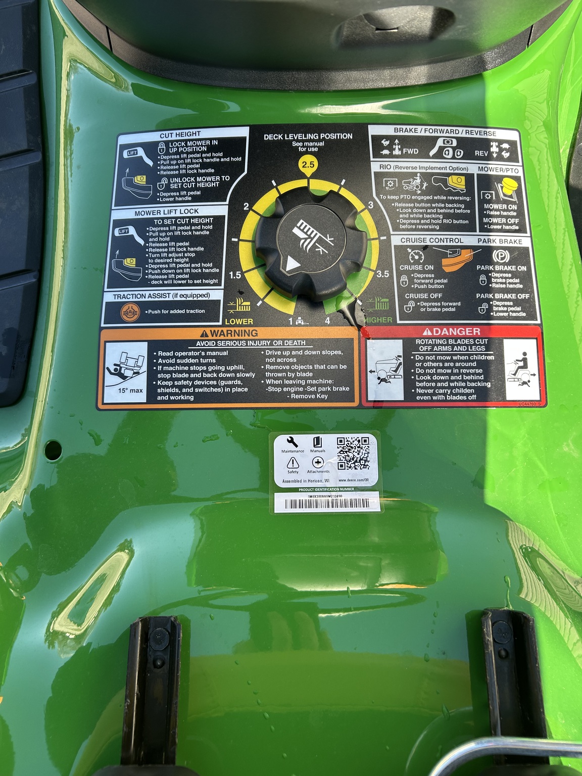 2026 John Deere X380 Image 14