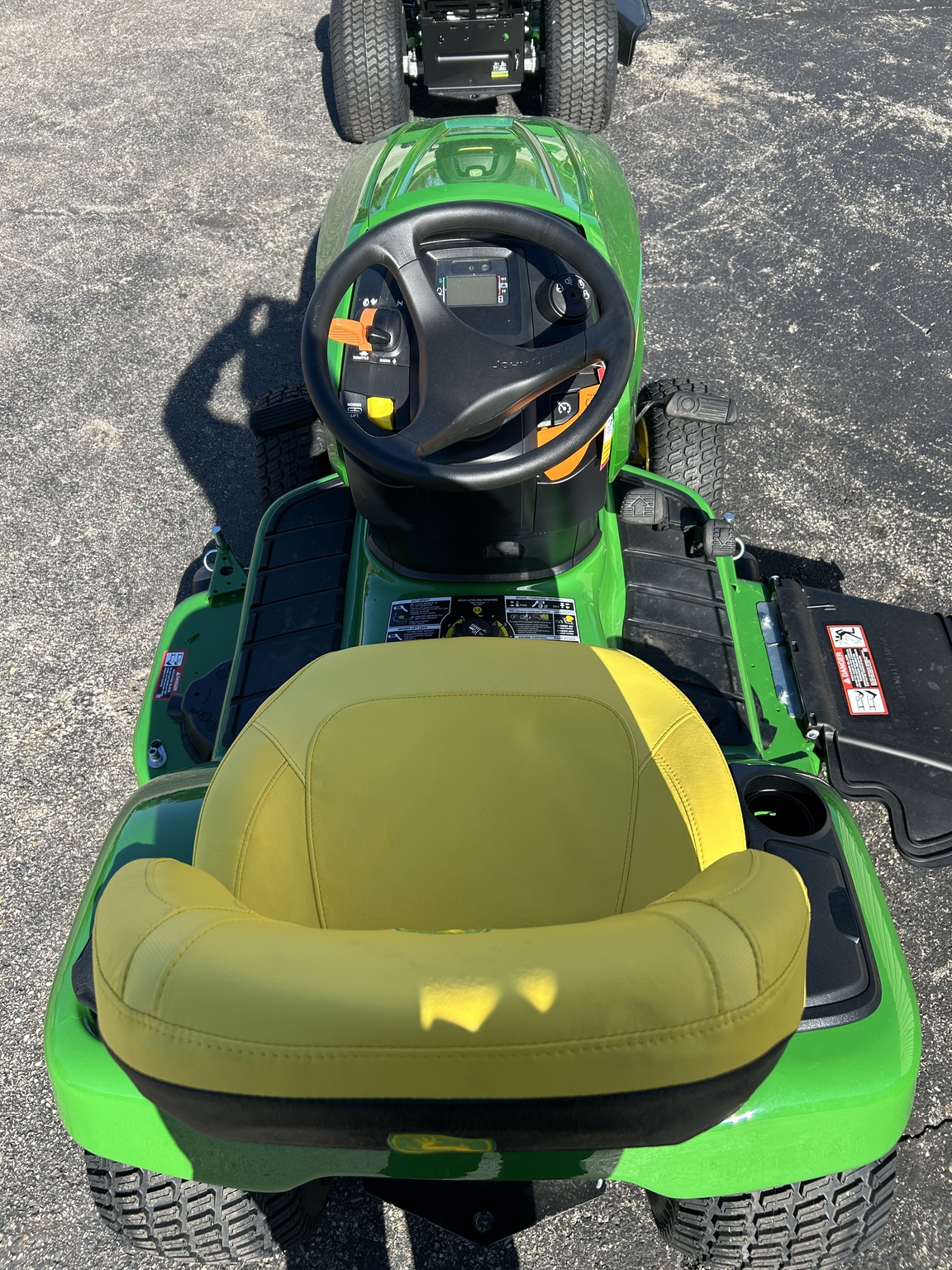 2026 John Deere X380 Image 15