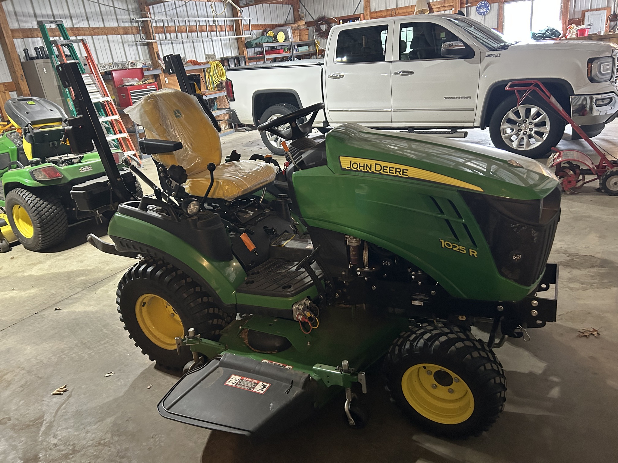  2024 John Deere 1025R at Heritage Tractor in Streator, IL
