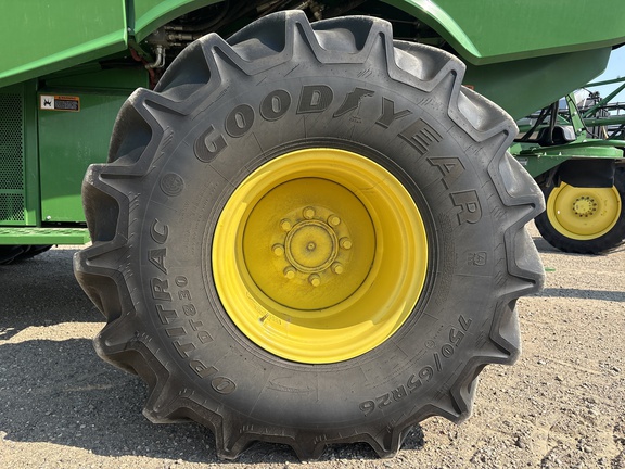 Used 2017 John Deere S690 Combines at Horizon Ag & Turf in Lloydminster, AB - Photo17
