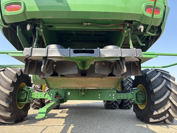 Used 2017 John Deere S690 Combines at Horizon Ag & Turf in Lloydminster, AB - Photo9