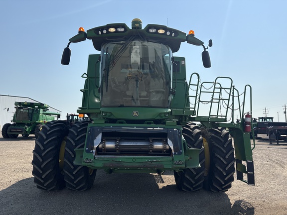 Used 2017 John Deere S690 Combines at Horizon Ag & Turf in Lloydminster, AB - Photo2
