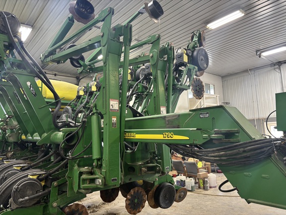 Used 2010 John Deere 1790 Planters: Drawn at Koenig Equipment in Oxford, OH - Photo1