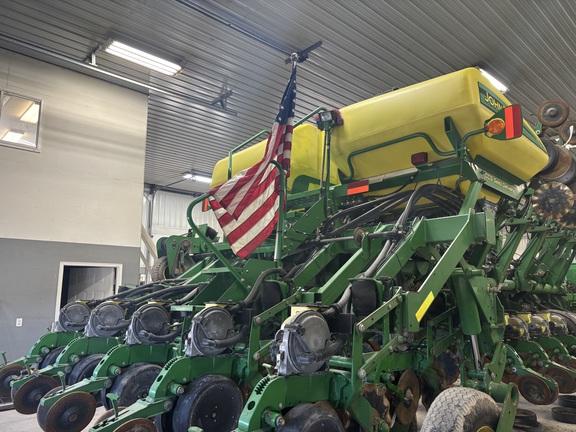 Used 2010 John Deere 1790 Planters: Drawn at Koenig Equipment in Oxford, OH - Photo2