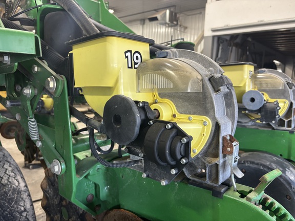 Used 2010 John Deere 1790 Planters: Drawn at Koenig Equipment in Oxford, OH - Photo4