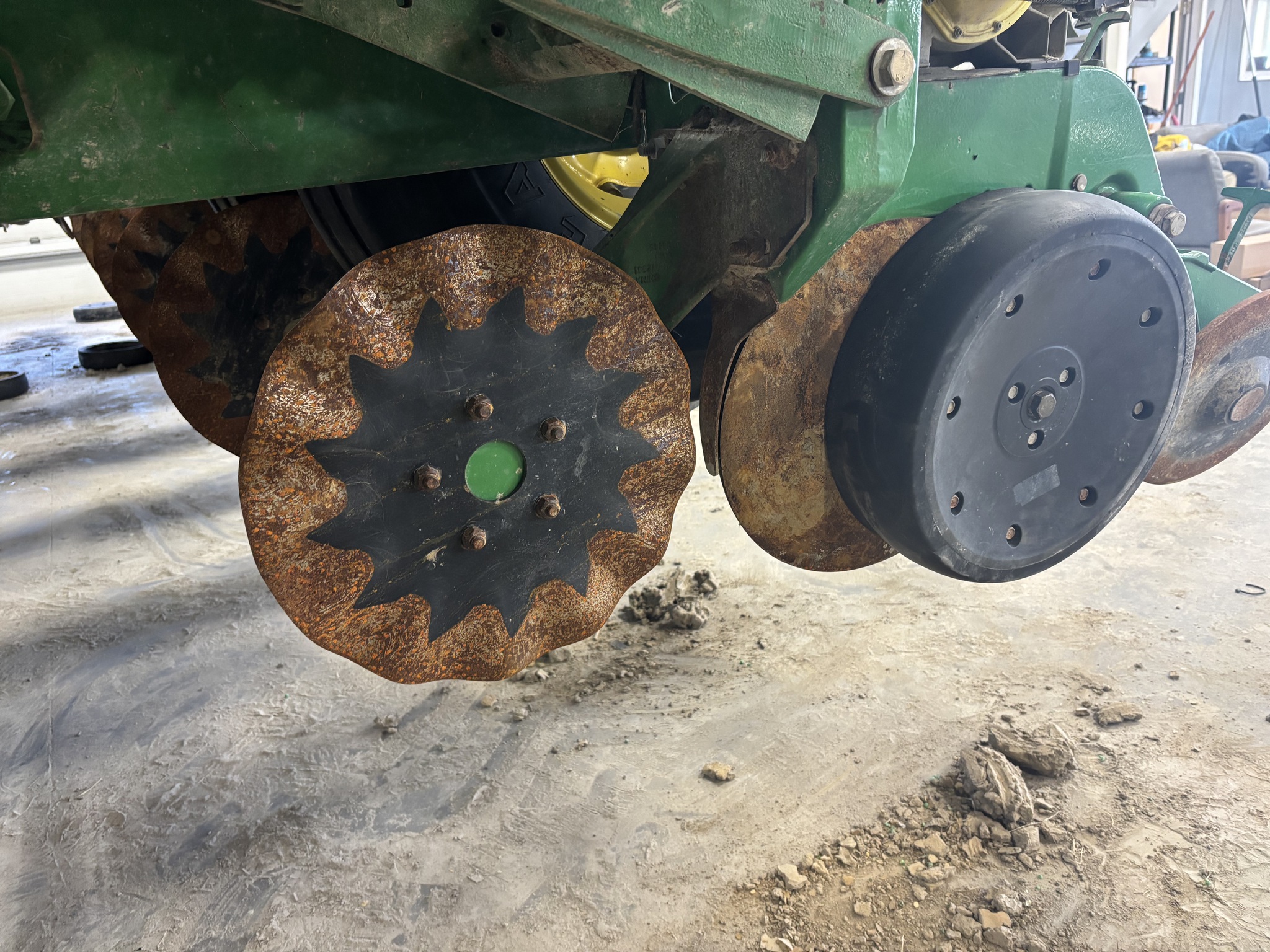 Used 2010 John Deere 1790 Planters: Drawn at Koenig Equipment in Oxford, OH - PhotoXL6