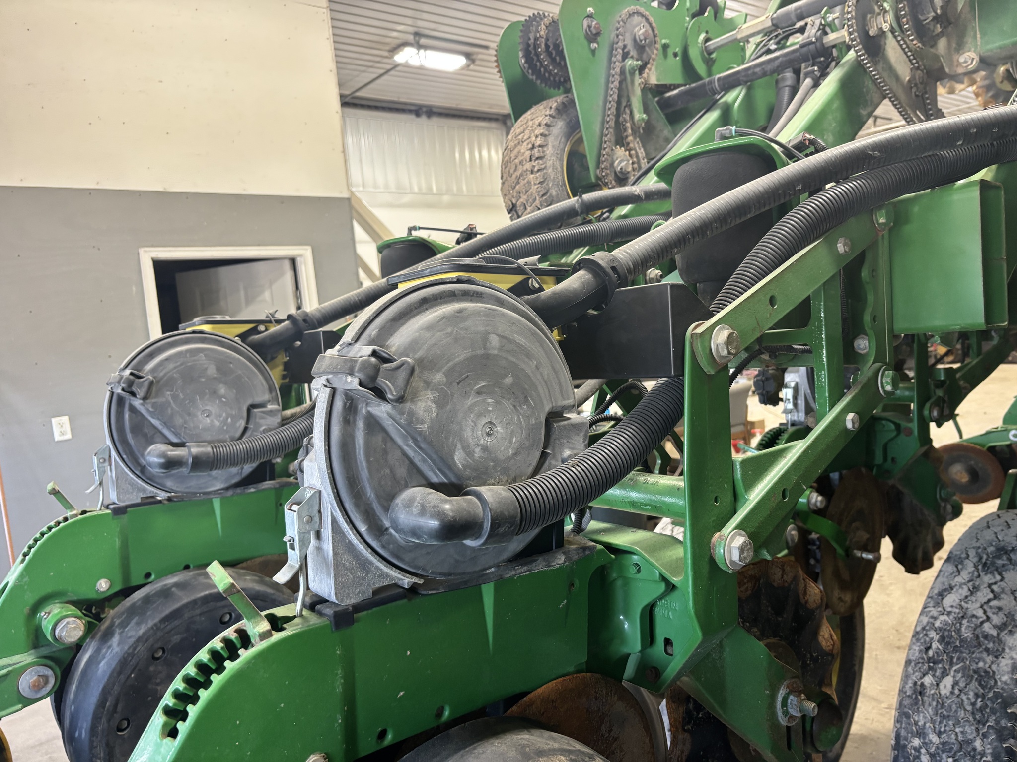 Used 2010 John Deere 1790 Planters: Drawn at Koenig Equipment in Oxford, OH - PhotoXL7