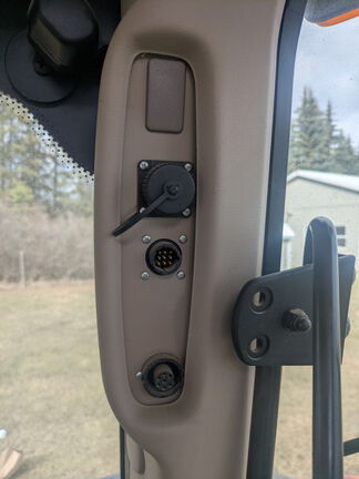 Used 2011 John Deere 7330 Row Crop Tractors at Horizon Ag & Turf in Mayerthorpe, AB - Photo12