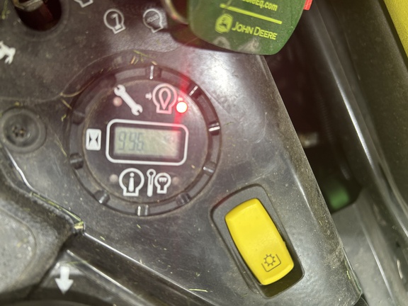 2022 John Deere Z930R - Photo12