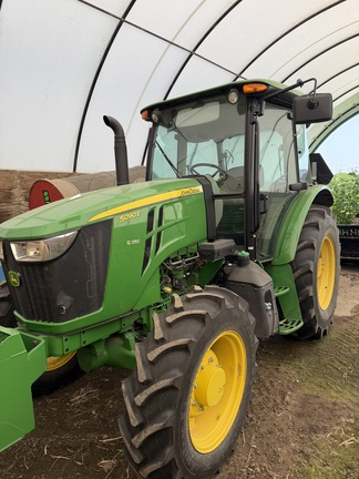  John Deere 5090E