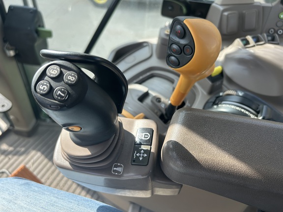 2021 John Deere 6195M (22nd thumbnail)